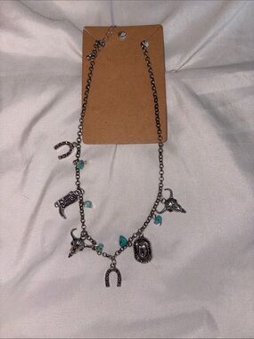 Western Charm Necklace with Turquoise Accents and Silver-Tone